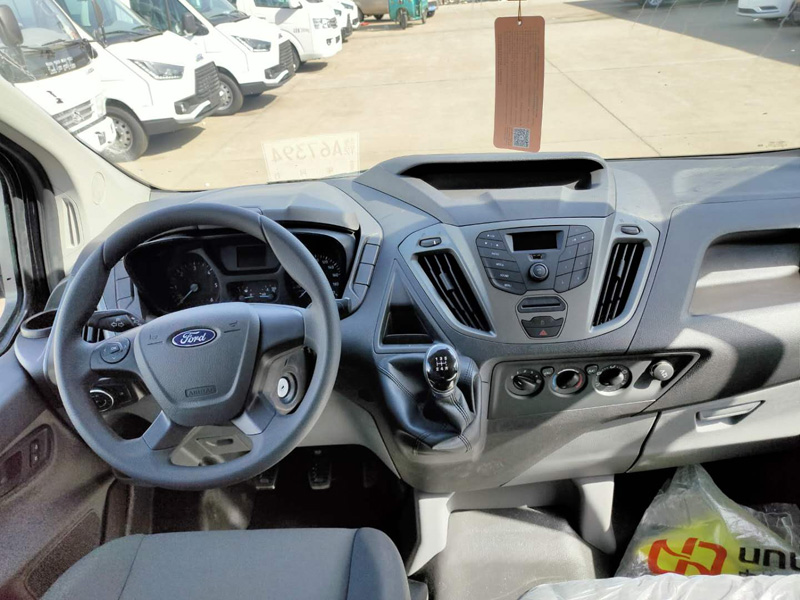 福特新全顺殡葬服务车(柴油短轴)图片3