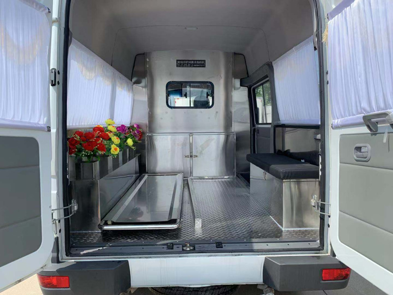 依维柯得意殡仪车图片4