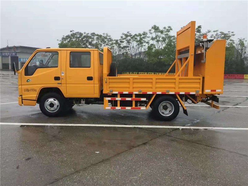 江铃双排座防撞缓冲车图片2