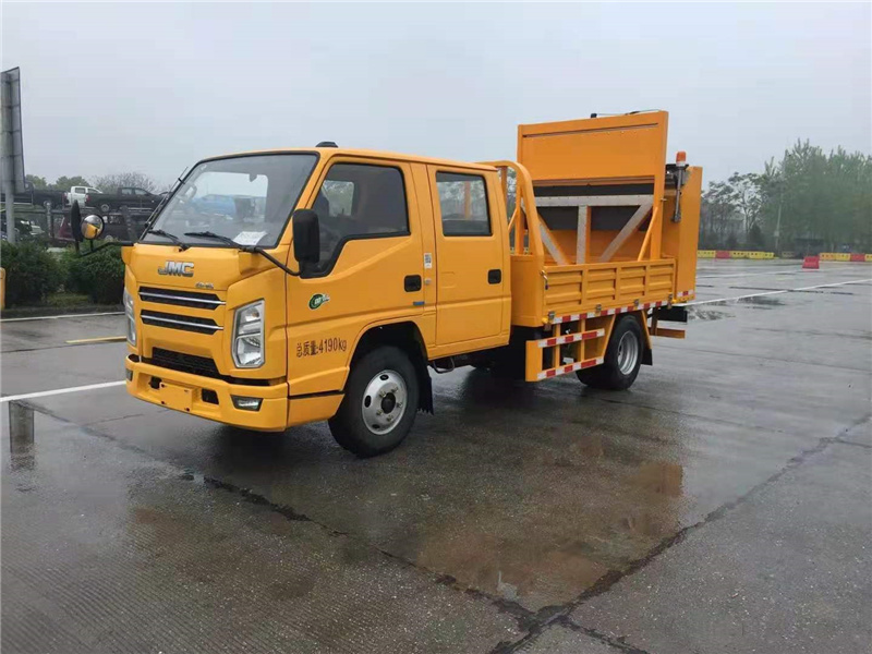 江铃双排座防撞缓冲车图片3