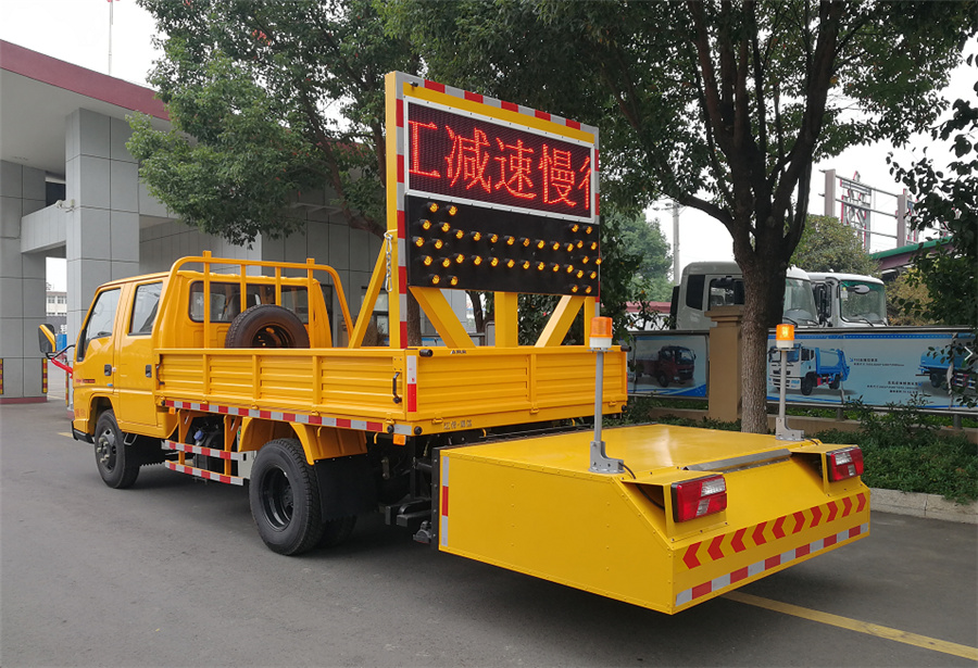 东风D6防撞缓冲车