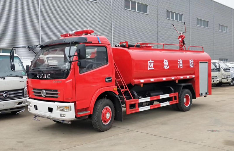 东风多利卡消防洒水车8吨出口型